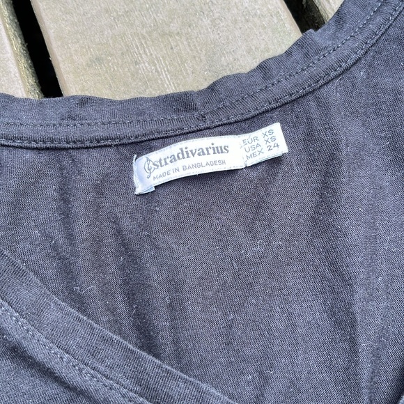 Stradivarius Black Tshirt - Picture 2 of 2